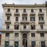 ...strada sulla quale edific� anche l�elegante palazzo Atti